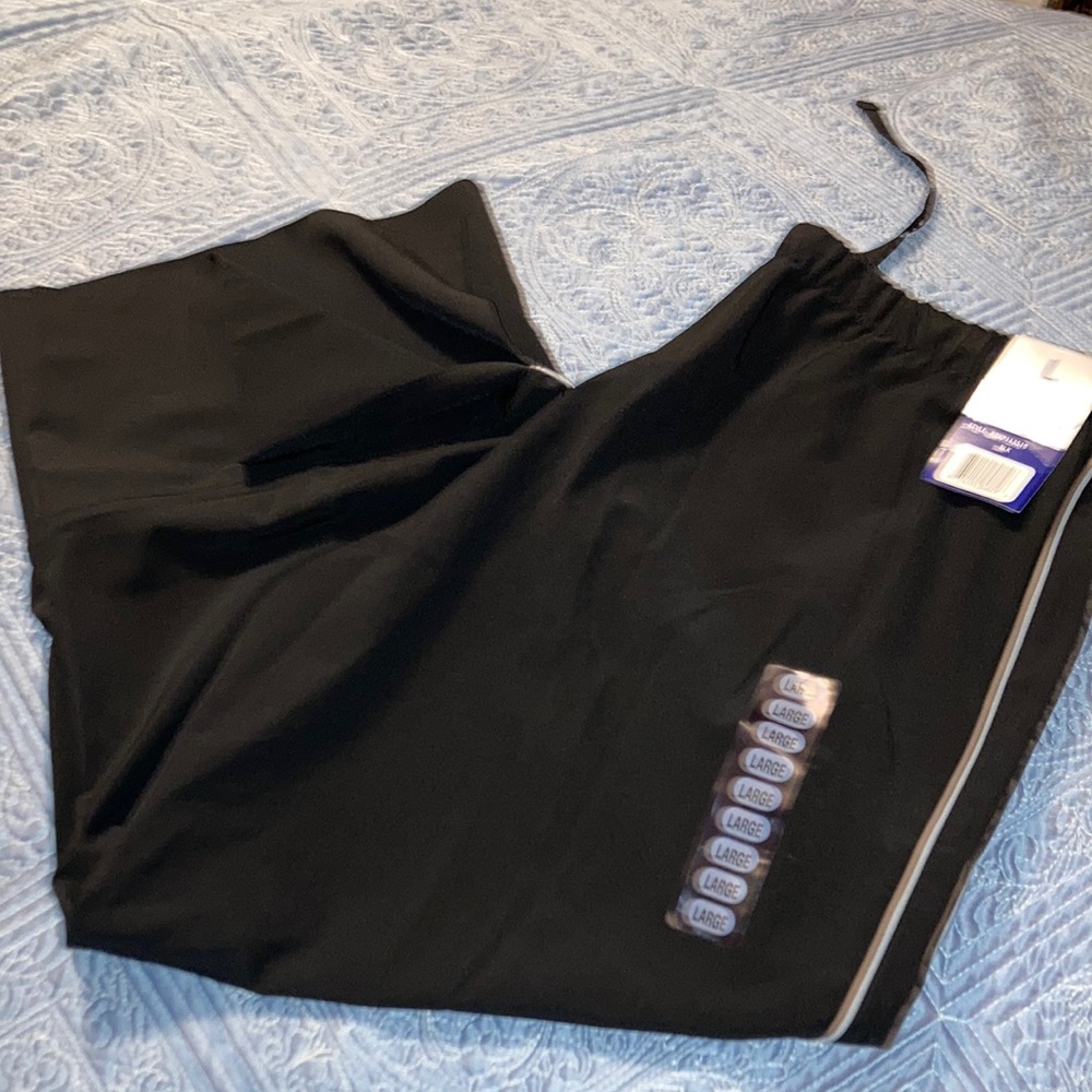 Womens black Reebok Capri athletic pant, size L NWT